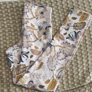 Brand New DYI Cream and Gold Floral Leggings size small
